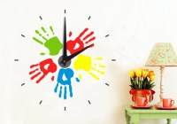 К0026А Креативные часы с наклейкой  Проделки художника цветная